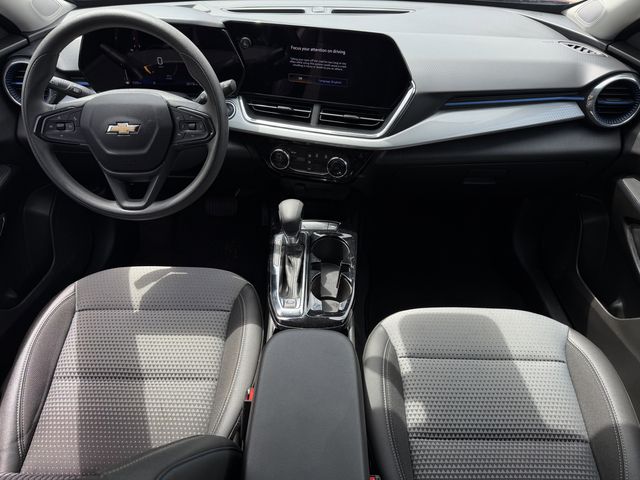 2025 Chevrolet Trax LT - Photo 11