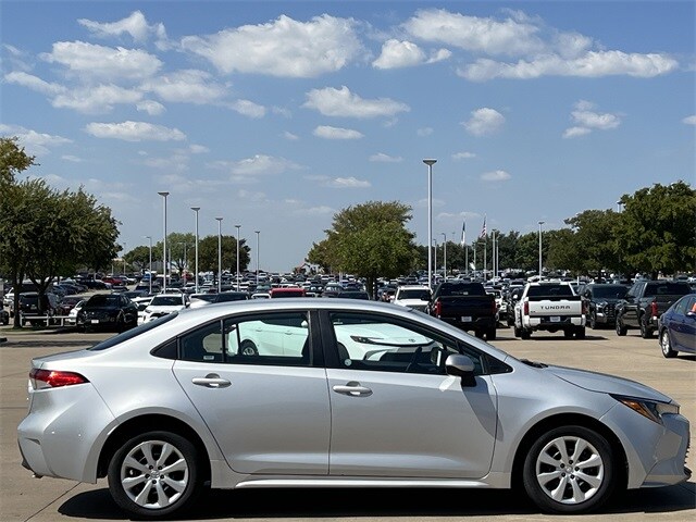 2024 Toyota Corolla LE photo 3