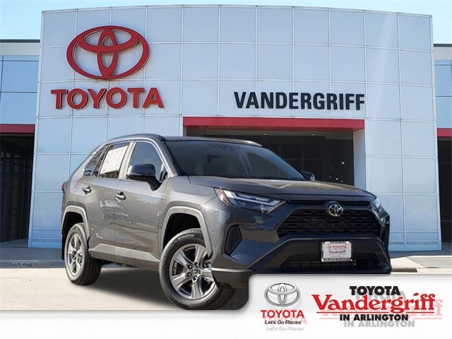 2025 Toyota RAV4 XLE's photo