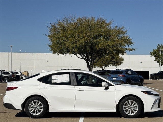 2026 Toyota Camry LE photo 3