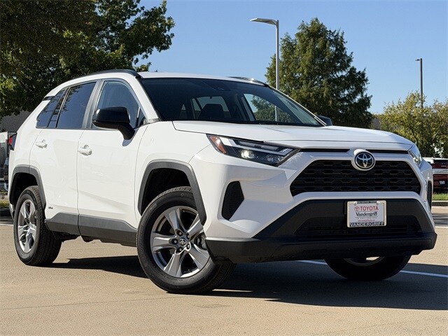 2025 Toyota RAV4 Hybrid LE photo 2