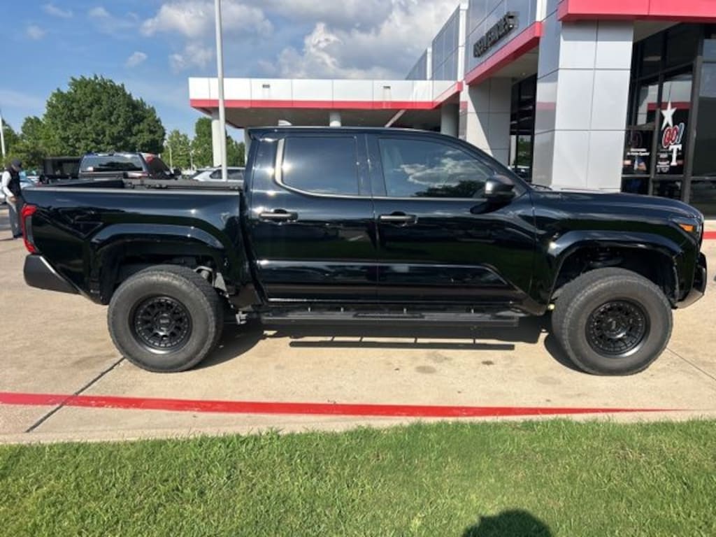 Used 2025 Toyota Tacoma SR Truck Double Cab