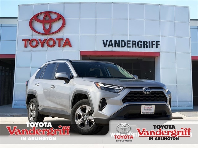 2024 Toyota RAV4 XLE's photo