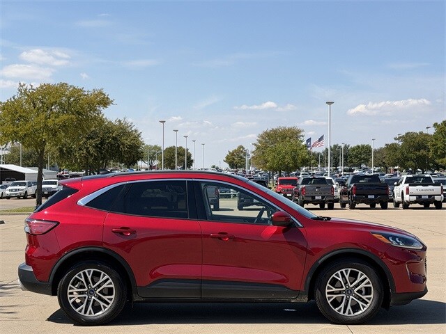 2022 Ford Escape SEL photo 2