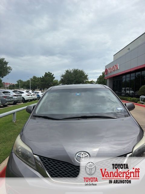 2017 Toyota Sienna SE V6 8-Passenger's photo