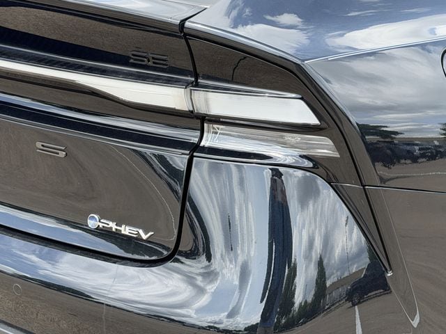 2026 Toyota Prius Plug-in Hybrid SE - Photo 7