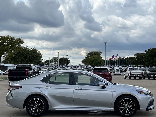 2024 Toyota Camry SE photo 3