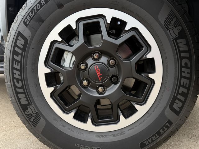 2025 Toyota 4Runner TRD Off-Road - Photo 11