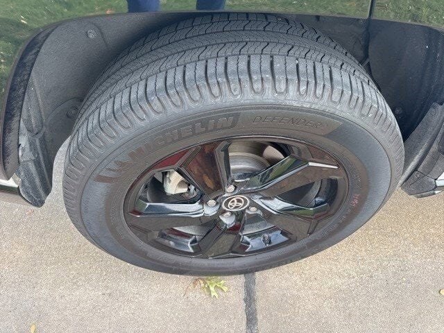 2021 Toyota RAV4 Hybrid XSE photo 3