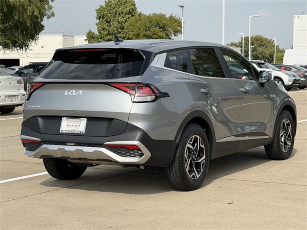 Used 2024 Kia Sportage LX SUV