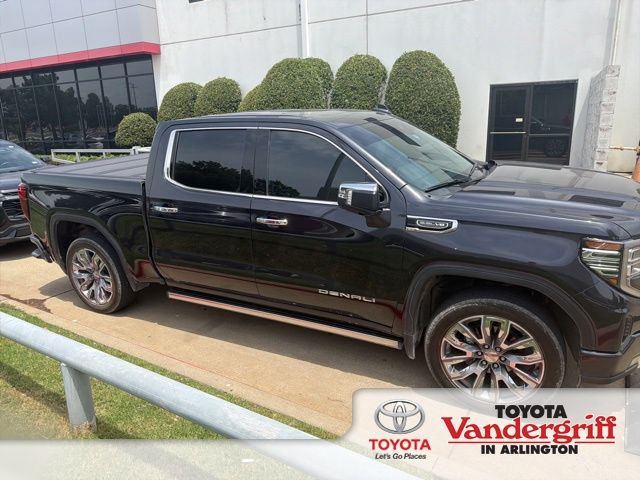 2023 GMC Sierra 4WD Crew Cab Short Box Denali's photo