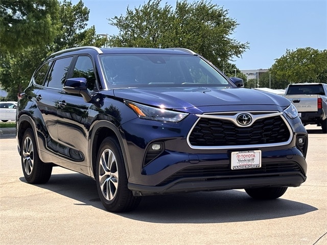 Used 2024 Toyota Highlander XLE with VIN 5TDKDRAH9RS053182 for sale in Arlington, TX