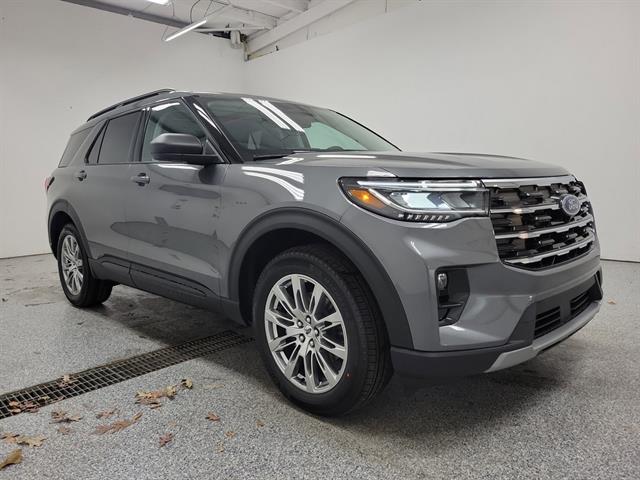 2026 Ford Explorer photo 2