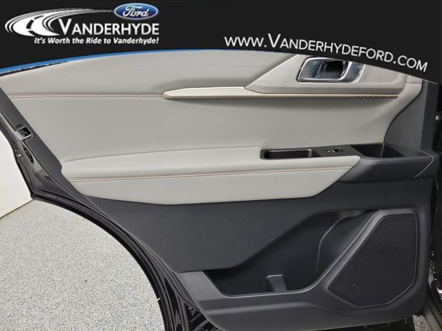 2026 Ford Explorer Active - Photo 11