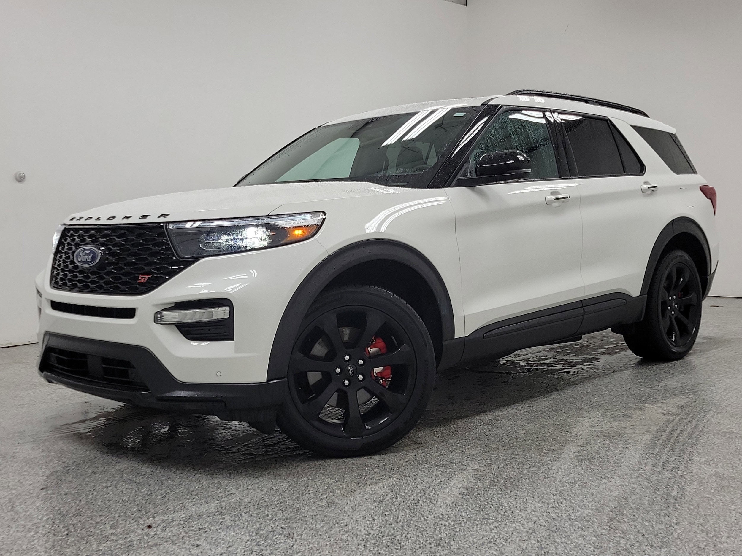 2023 Ford Explorer ST's photo
