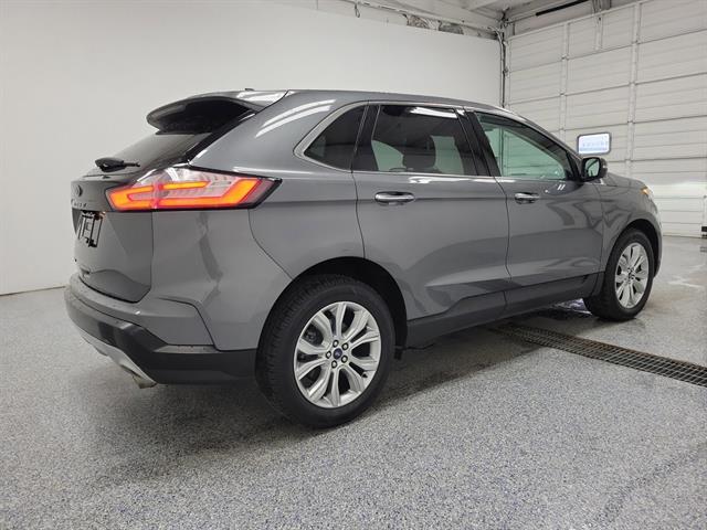 2021 Ford Edge Titanium photo 3