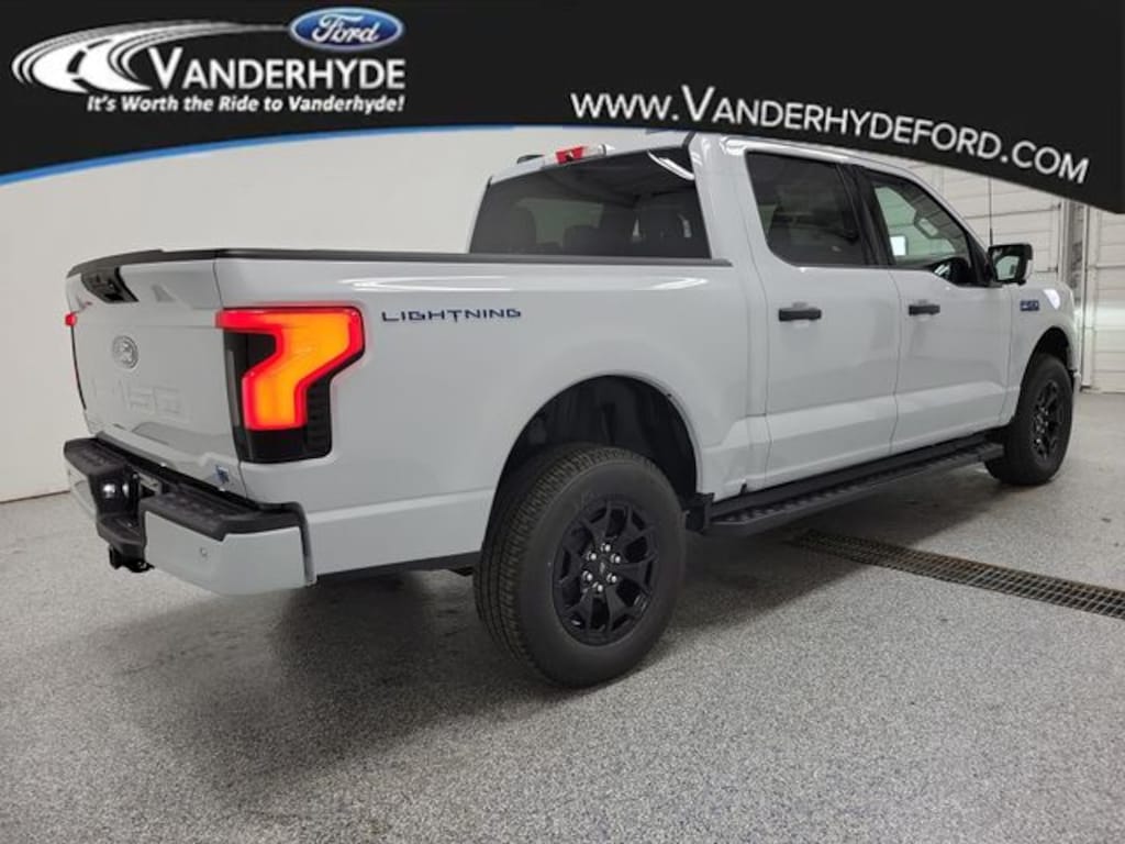New 2025 Ford F-150 Lightning XLT TRUCK