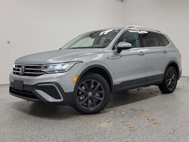 2023 Volkswagen Tiguan SE's photo