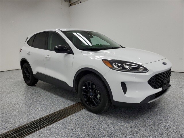 Used 2020 Ford Escape SE with VIN 1FMCU9BZ0LUB72958 for sale in Cedar Springs, MI