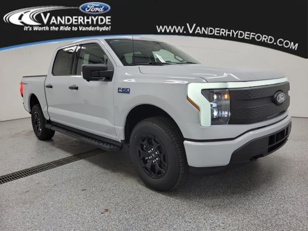 New 2025 Ford F-150 Lightning XLT TRUCK