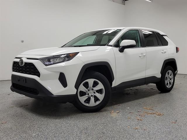 2022 Toyota RAV4 LE's photo