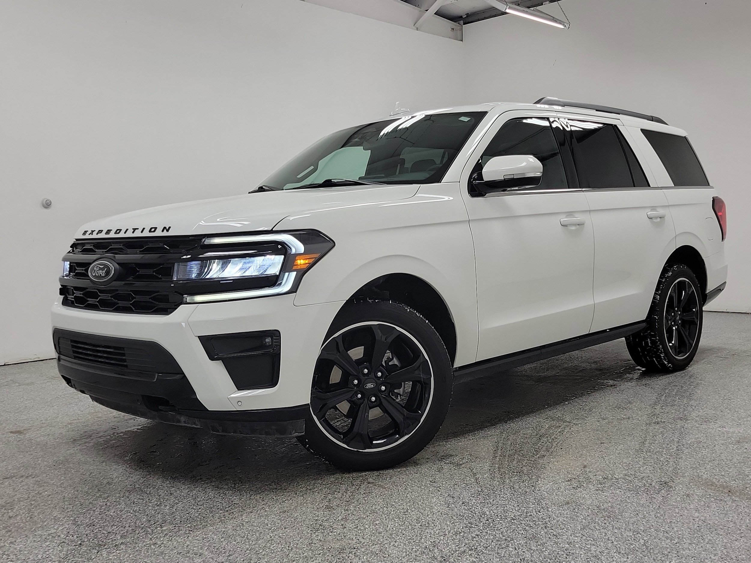 2022 Ford Expedition Limited's photo