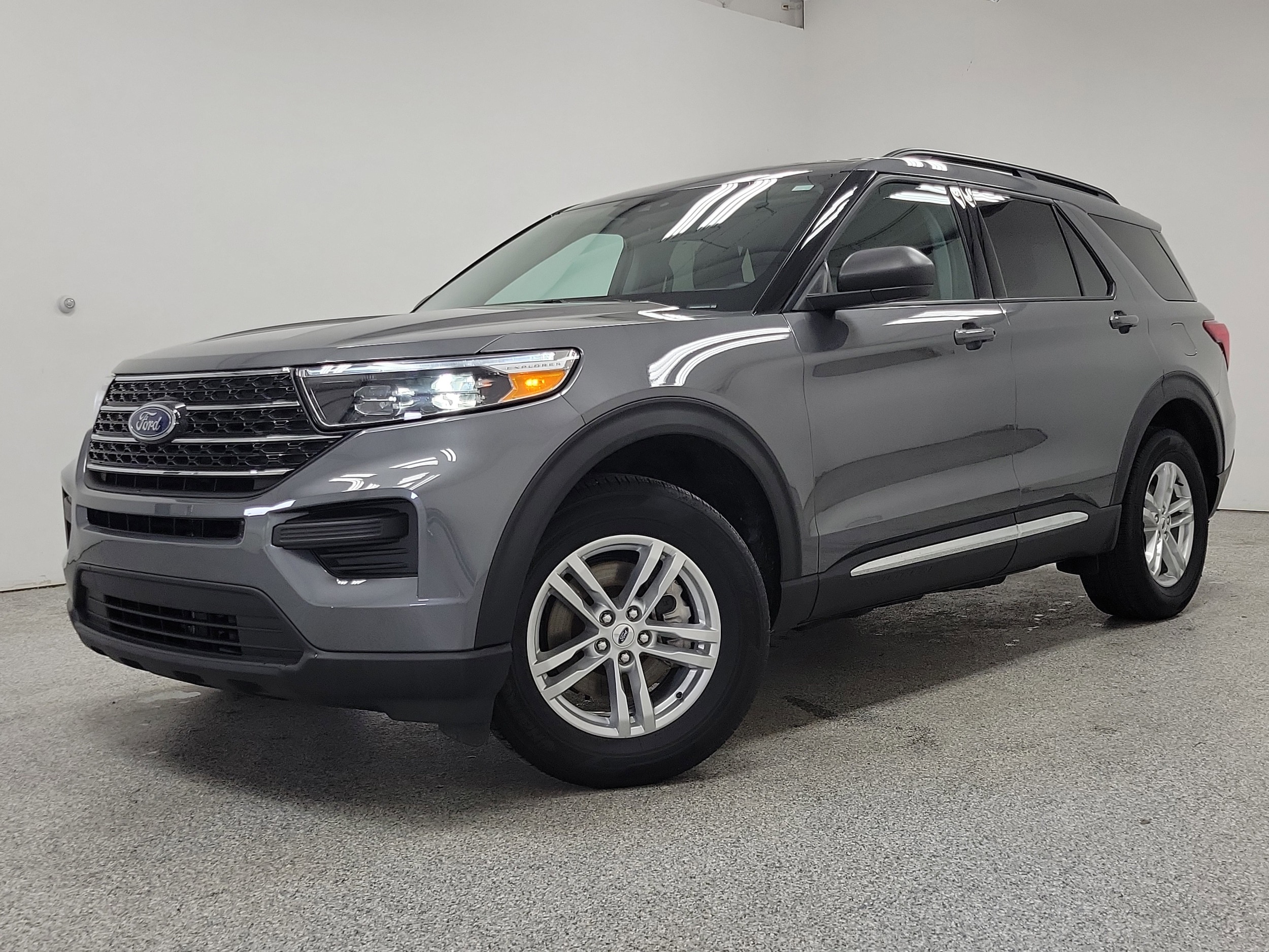2023 Ford Explorer XLT 4WD's photo