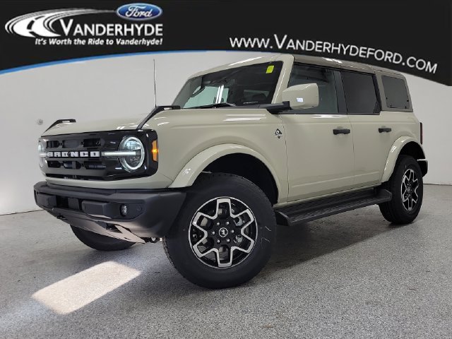 2026 Ford Bronco Outer Banks SUV