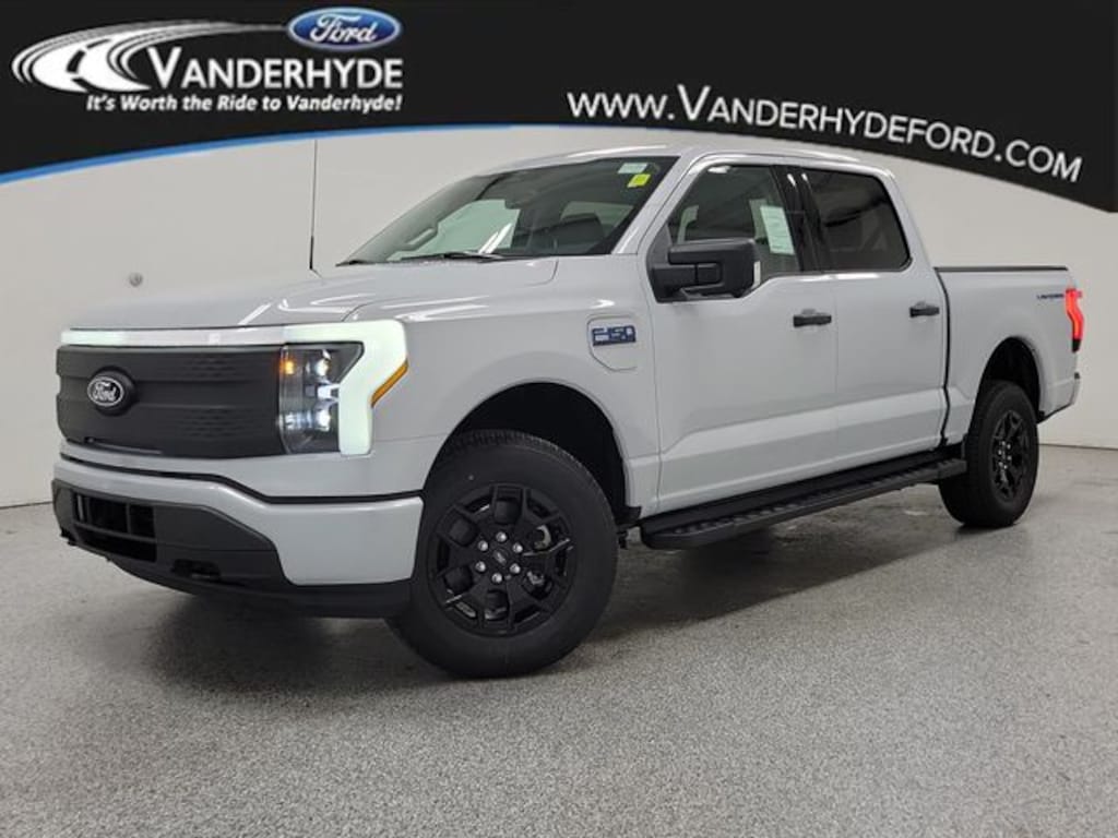 New 2025 Ford F-150 Lightning XLT TRUCK