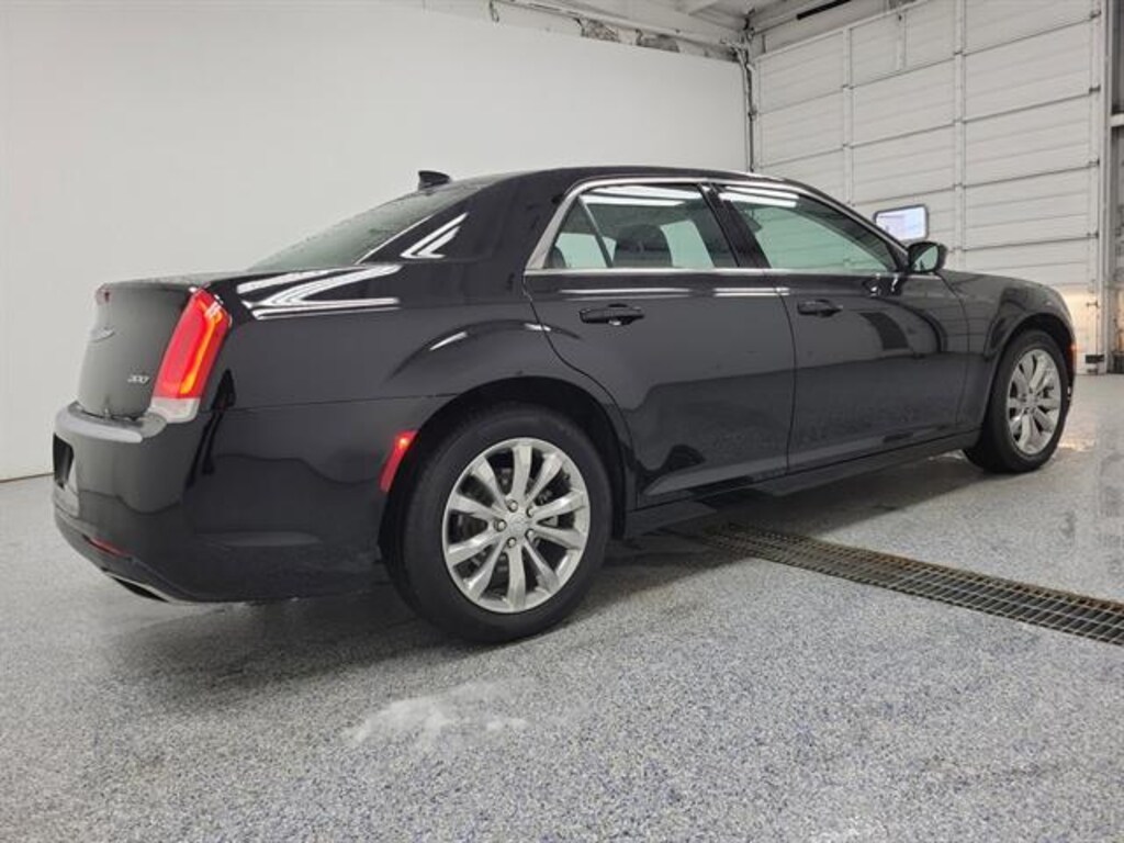 Used 2022 Chrysler 300 Touring