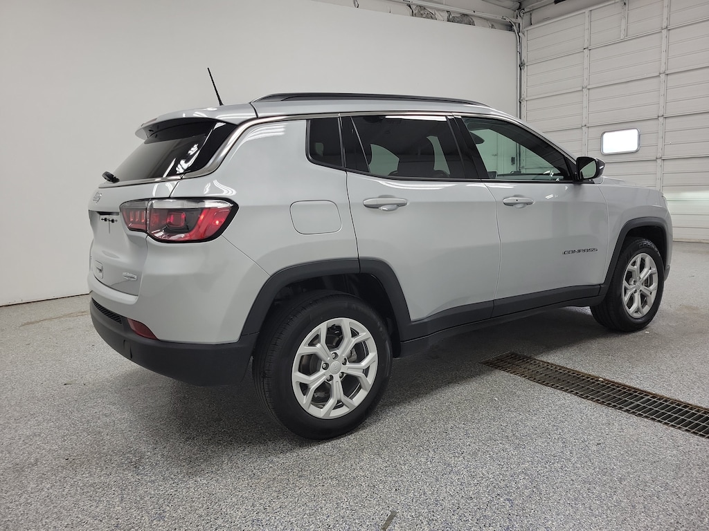 Used 2024 Jeep Compass Latitude Sport Utility