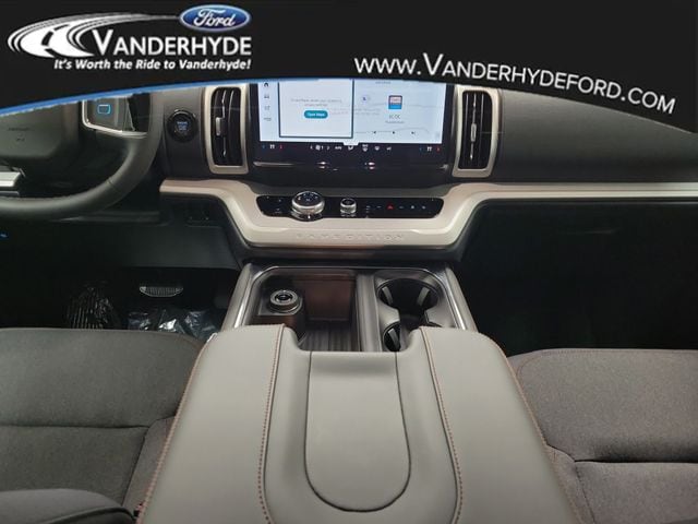 2025 Ford Expedition Active - Photo 17