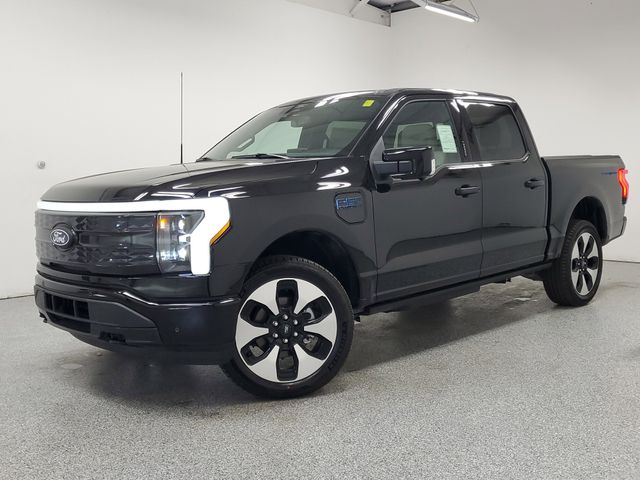 2025 Ford F-150 Lightning Platinum's photo
