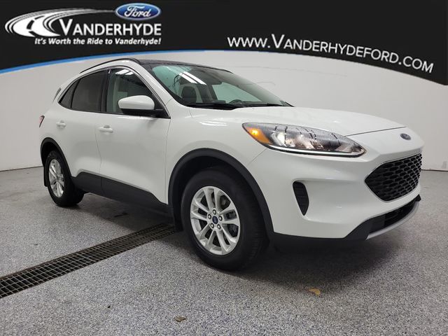 Used 2020 Ford Escape SE with VIN 1FMCU9G66LUB01343 for sale in Cedar Springs, MI
