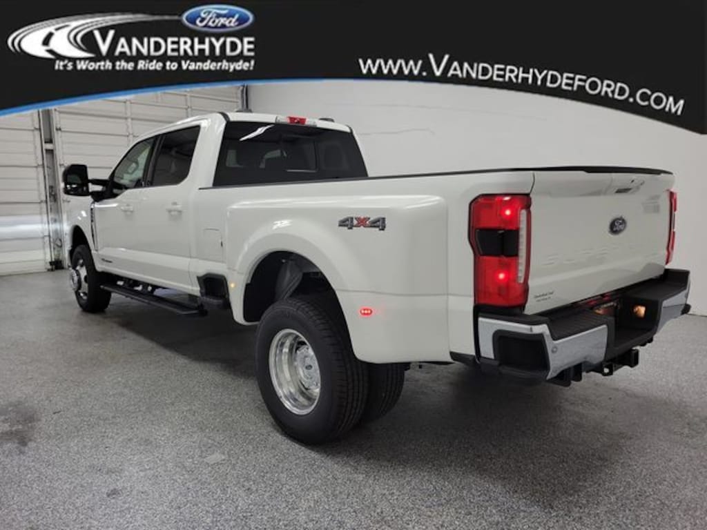 New 2026 Ford Super Duty F-350 DRW Lariat Truck
