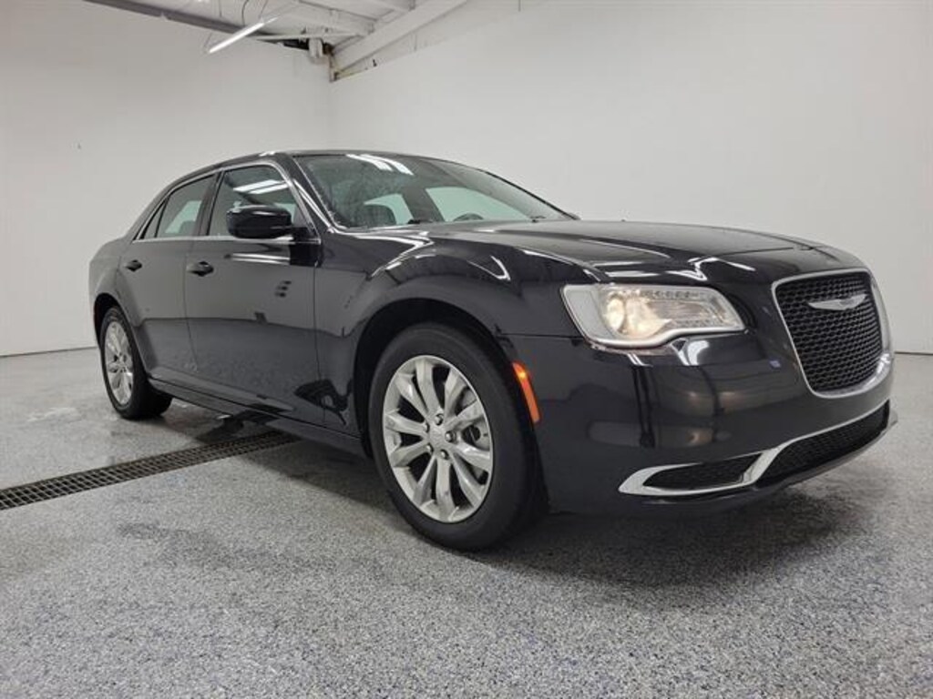 Used 2022 Chrysler 300 Touring