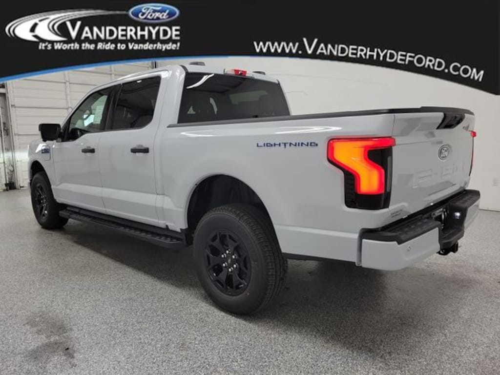 New 2025 Ford F-150 Lightning XLT TRUCK
