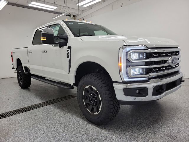 2025 Ford F-250 Lariat photo 2