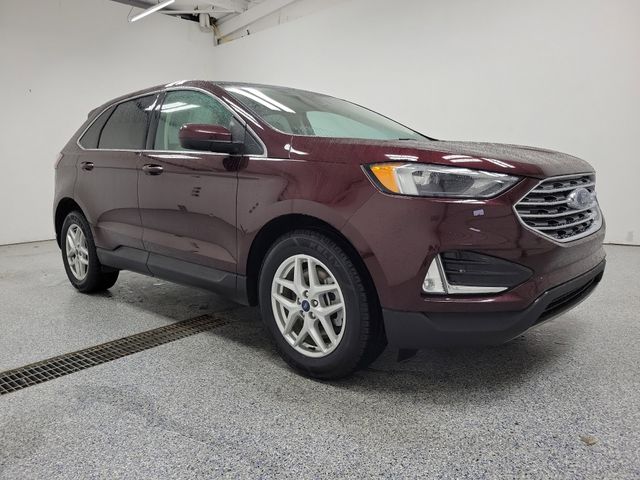 2022 Ford Edge SEL photo 2