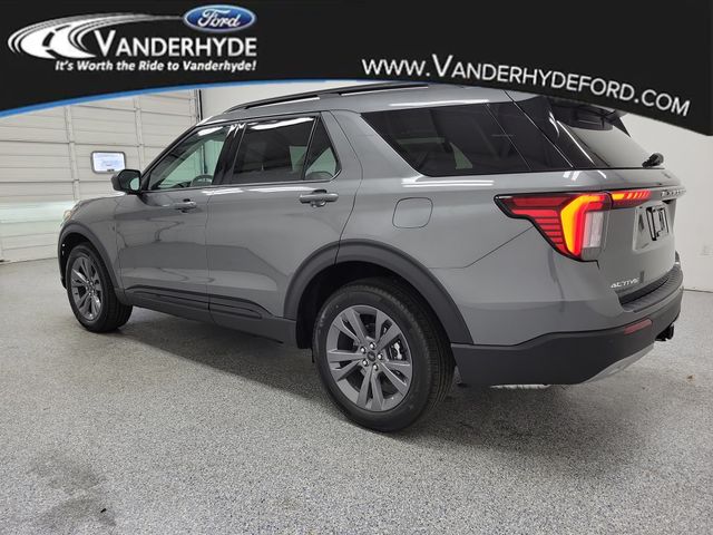 2026 Ford Explorer photo 4