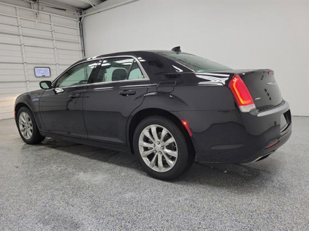 Used 2022 Chrysler 300 Touring