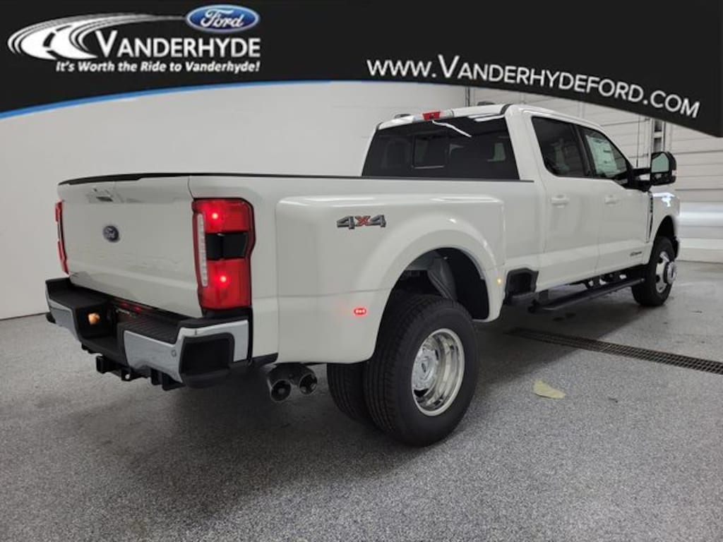 New 2026 Ford Super Duty F-350 DRW Lariat Truck