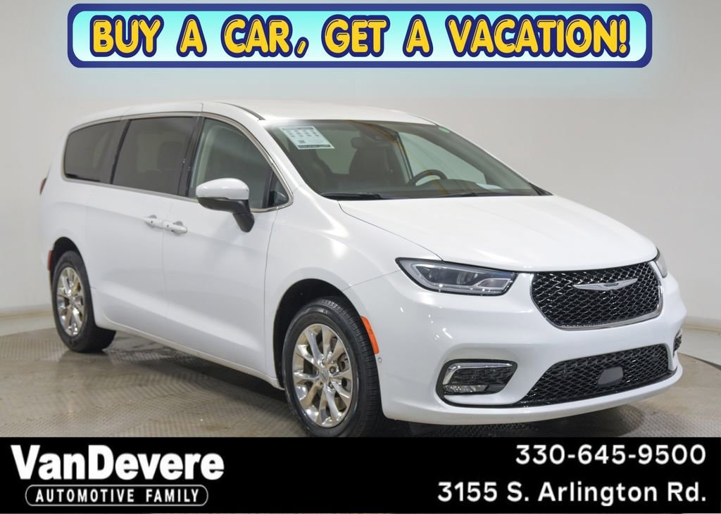 2023 Chrysler Pacifica Touring L AWD's photo