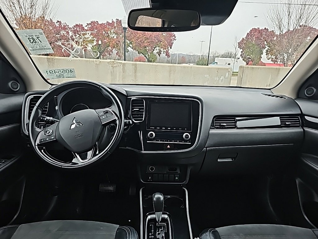 2020 Mitsubishi Outlander SE photo 3