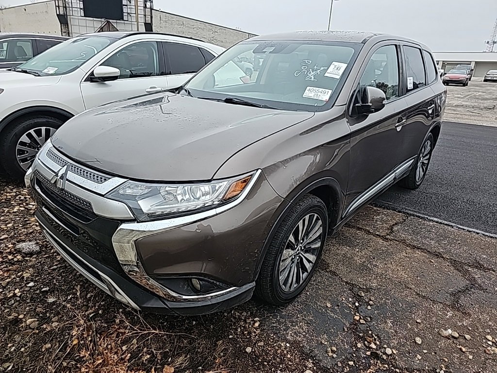 2020 Mitsubishi Outlander SE photo 2