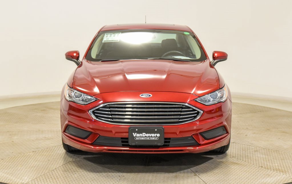 2017 Ford Fusion SE photo 3