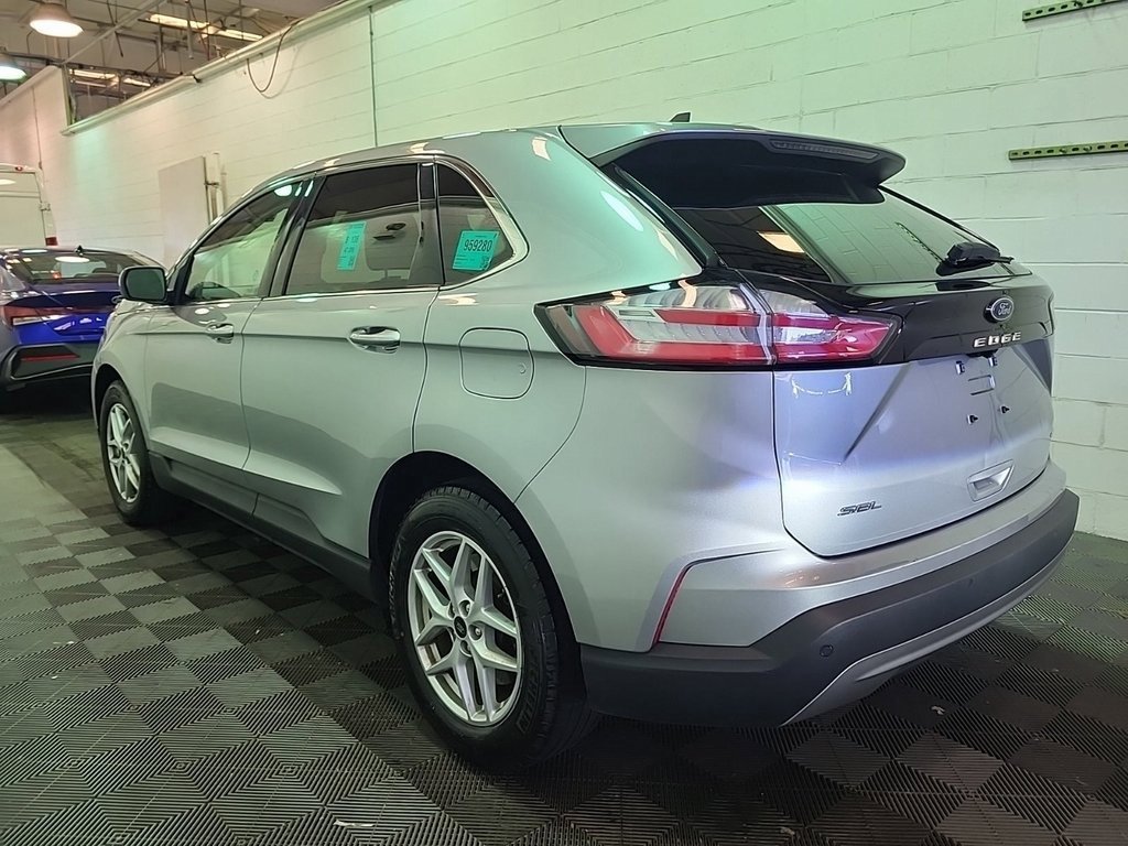 2024 Ford Edge SEL photo 2