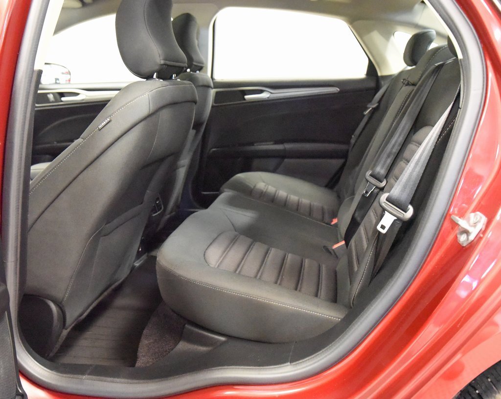 2017 Ford Fusion SE photo 4