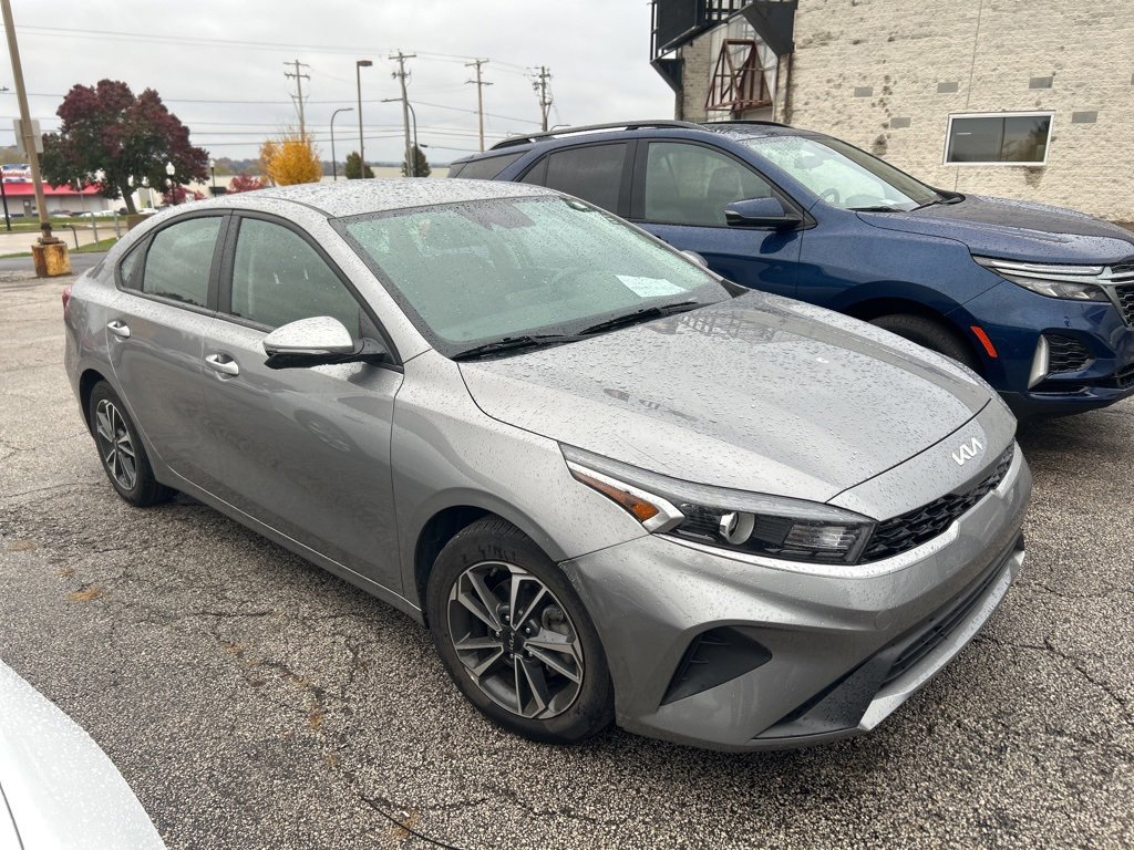 2023 Kia Forte LXS photo 3