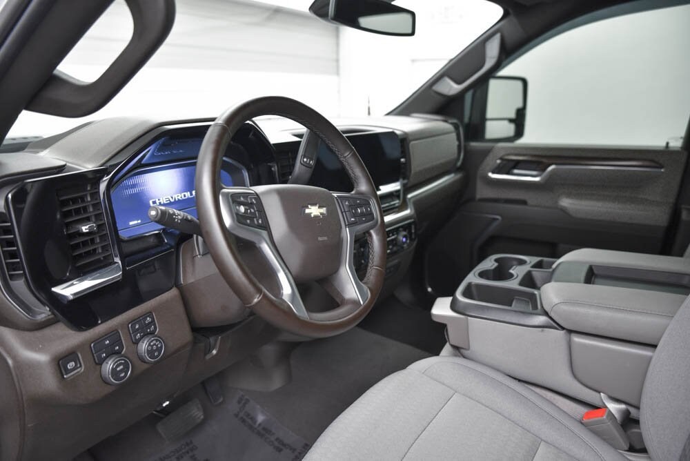 2024 Chevrolet Silverado 2500HD LT photo 2
